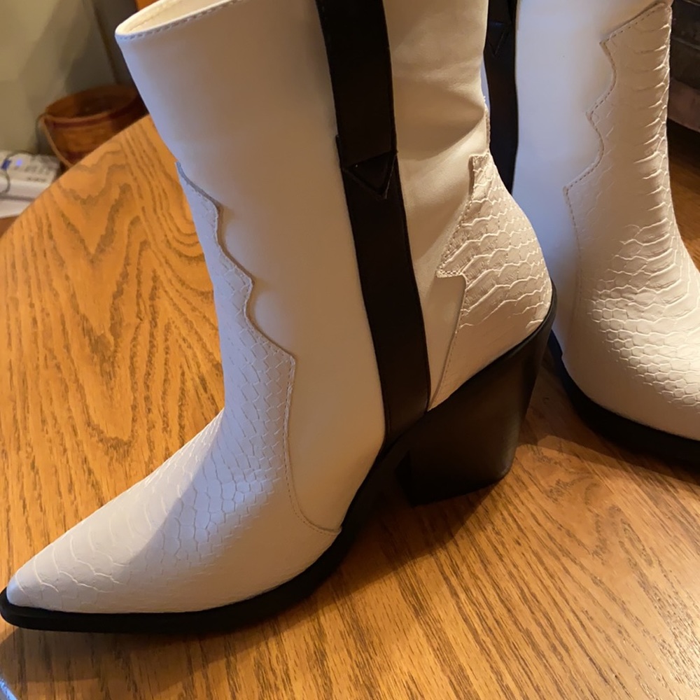 Madden Girl Boots White Black Western Ankle Boot Faux Leather NIB Women's Sz 7M